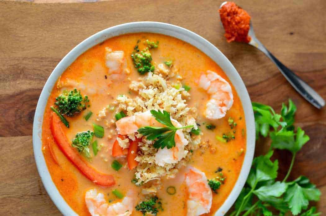 https://therealfooddietitians.com/wp-content/uploads/2016/01/Coconut-Red-Curry-Soup-2-2-1.jpg