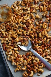 Chili and Rosemary Roasted Nuts | whole30 snack recipes | paleo snack recipes | vegan snack recipes | gluten-free snack recipes | homemade nut recipes | healthy nut recipes || The Real Food Dietitians #whole30snack #vegansnack #nutrecipes