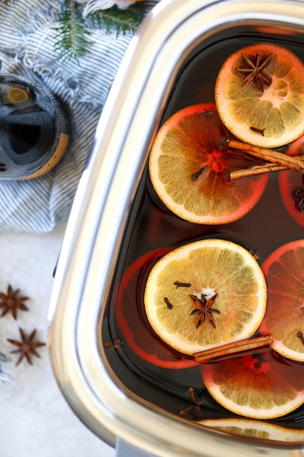 https://therealfooddietitians.com/wp-content/uploads/2016/12/Slow-Cooker-Mulled-Wine-1-of-12.jpg