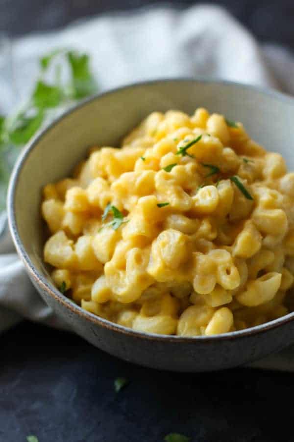 Dairy-free Mac and Cheese | egg free macaroni and cheese | gluten-free macaroni and cheese | nut-free macaroni and cheese | vegan macaroni and cheese | healthy macaroni and cheese || The Real Food Dietitians #macandcheese #dairyfreepasta #glutenfreesides