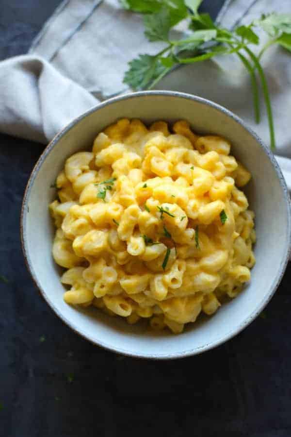 Dairy-free Mac and Cheese | egg free macaroni and cheese | gluten-free macaroni and cheese | nut-free macaroni and cheese | vegan macaroni and cheese | healthy macaroni and cheese || The Real Food Dietitians #macandcheese #dairyfreepasta #glutenfreesides