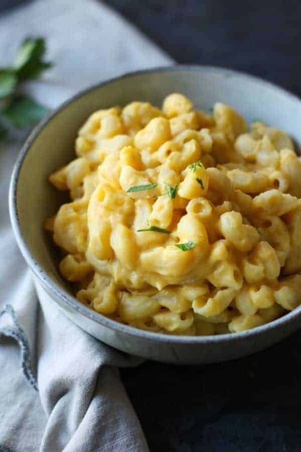 Dairy-free Mac and Cheese | egg free macaroni and cheese | gluten-free macaroni and cheese | nut-free macaroni and cheese | vegan macaroni and cheese | healthy macaroni and cheese || The Real Food Dietitians #macandcheese #dairyfreepasta #glutenfreesides
