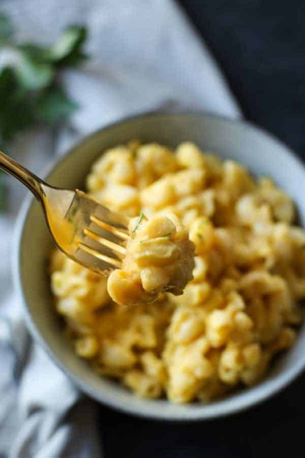 Dairy-free Mac and Cheese | egg free macaroni and cheese | gluten-free macaroni and cheese | nut-free macaroni and cheese | vegan macaroni and cheese | healthy macaroni and cheese || The Real Food Dietitians #macandcheese #dairyfreepasta #glutenfreesides