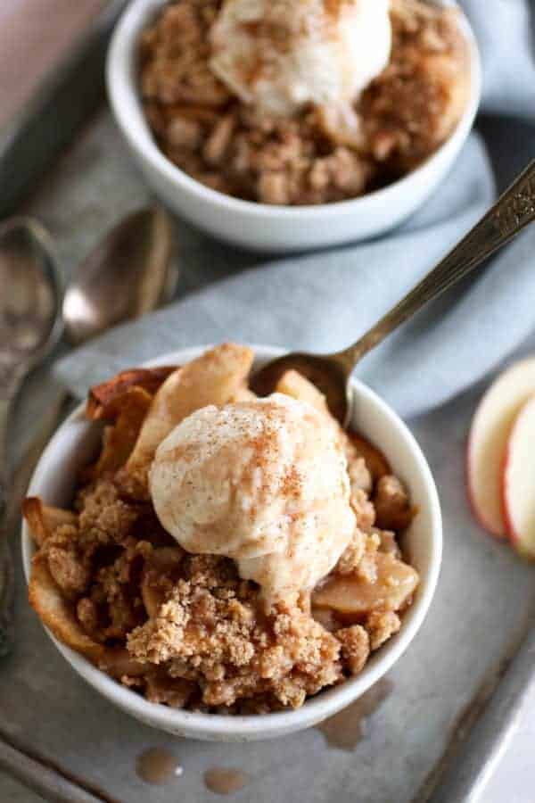 Gluten-free Harvest Apple Crisp | gluten-free fall desserts | gluten-free dessert recipes | gluten-free apple recipes | dairy-free fall desserts | dairy-free dessert recipes | dairy-free apple recipes | nut-free fall desserts | nut-free apple recipes | nut-free dessert recipes | vegan fall desserts | vegan dessert recipes | vegan apple recipes || The Real Food Dietitians