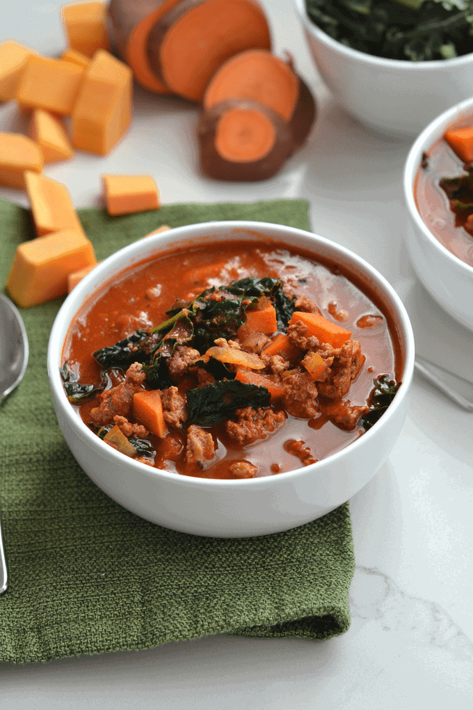 Sweet Potato Kale Chili from Little Bits Of | 30 Whole30 Soups, Stews & Chilis | healthy soup recipes | whole30 meal ideas | whole30 recipes | whole30 chili recipes || The Real Food Dietitians #whole30soups #whole30recipe #whole30meals