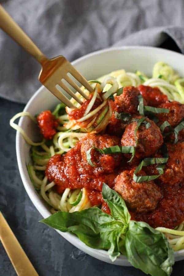 zucchini noodles with meatballs and marinara sauce