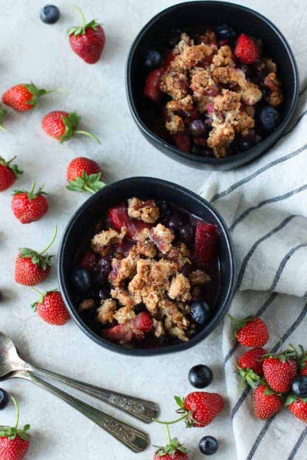 Grain-free berry crisp in two bowls 