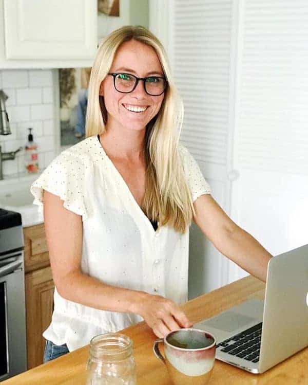 Autumn , a certified clinical nutritionist working at her computer