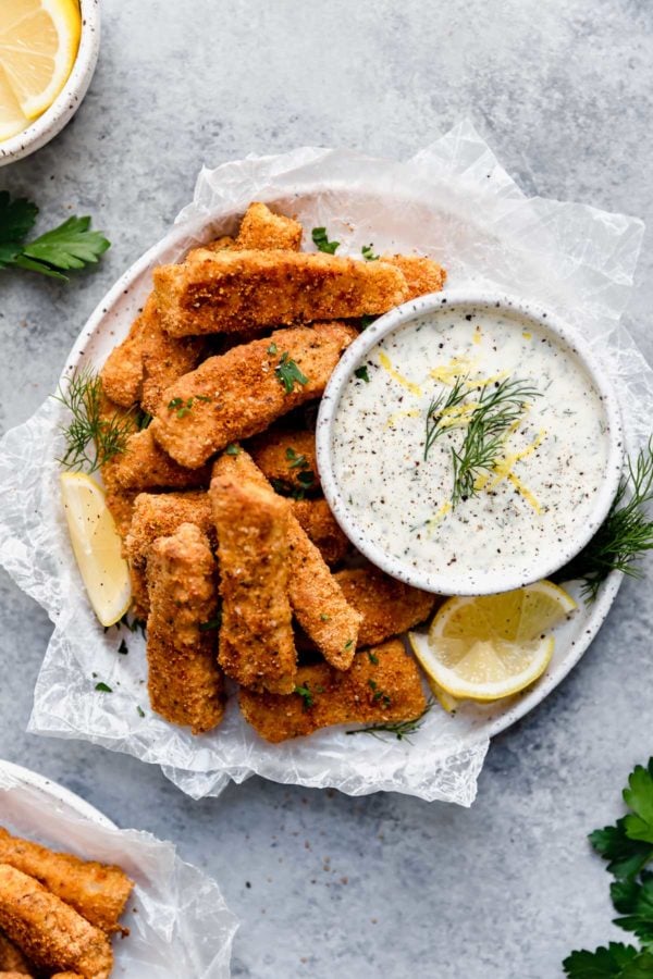 Baked fish fingers with Greek-yogurt dip recipe - Chatelaine