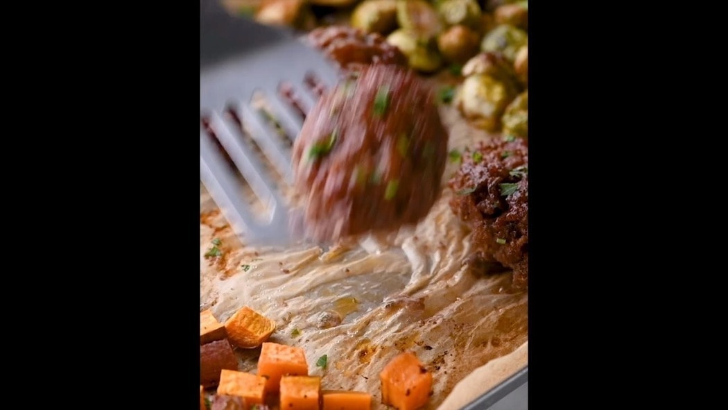 https://therealfooddietitians.com/wp-content/uploads/2020/12/Sheet-Pan-Meatloaf-_-4-poster.jpeg