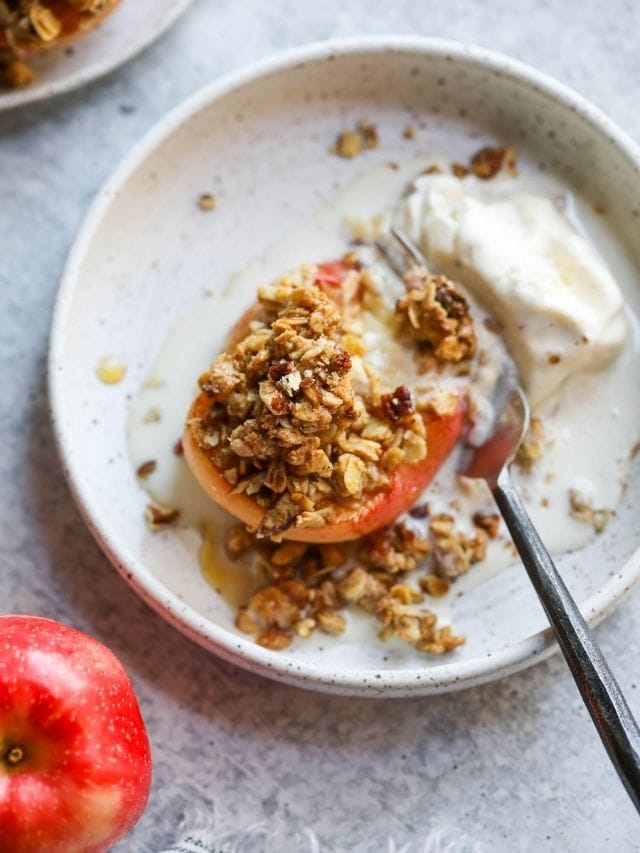 Easy Baked Apples with Crumb Topping