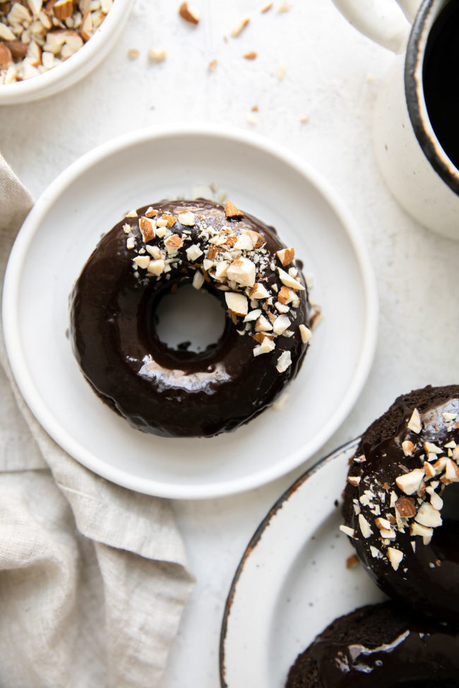 Flourless Chocolate Donuts with Chocolate Icing (Easy Baked Donuts ...