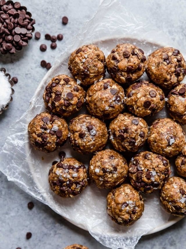 Peanut Butter Oatmeal Balls With Chocolate Chips