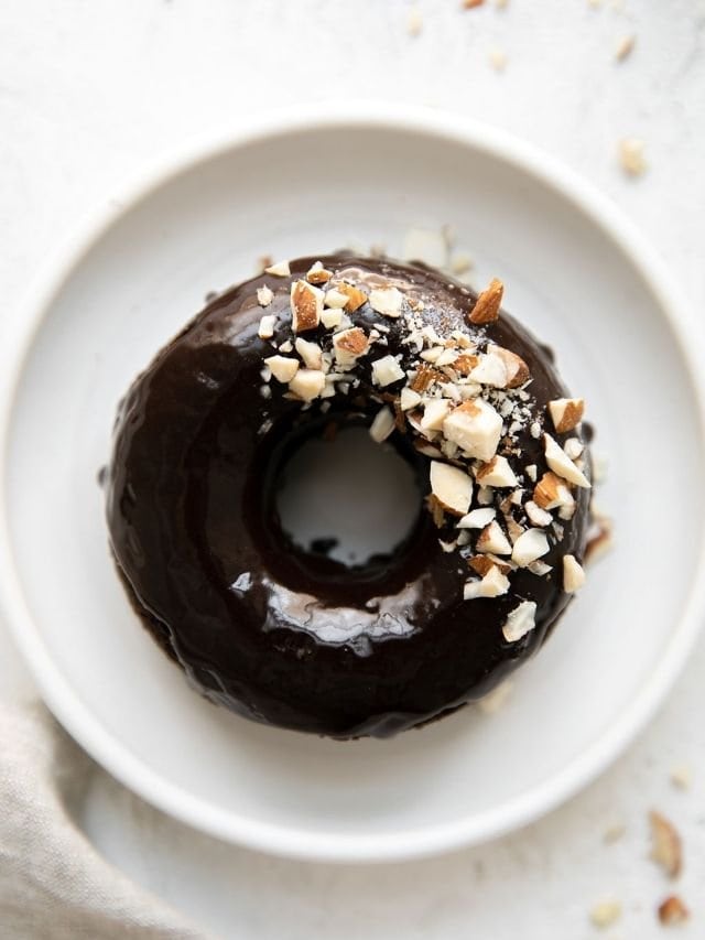 Flourless Chocolate Donuts with Chocolate Icing