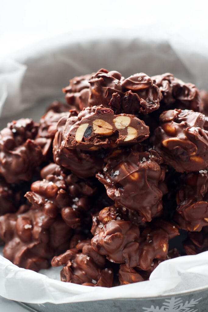 Crockpot Peanut Clusters Recipe (&VIDEO) - Only 5 ingredients!