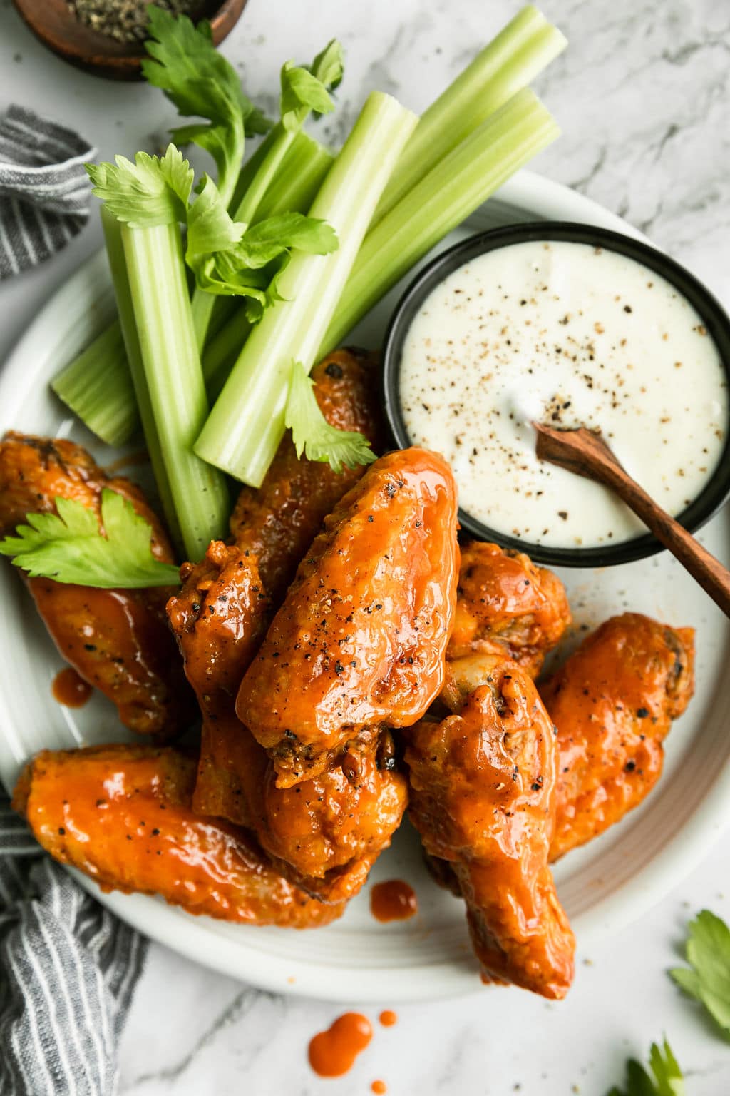 https://therealfooddietitians.com/wp-content/uploads/2023/02/Air-Fryer-Chicken-Wings-6.jpg