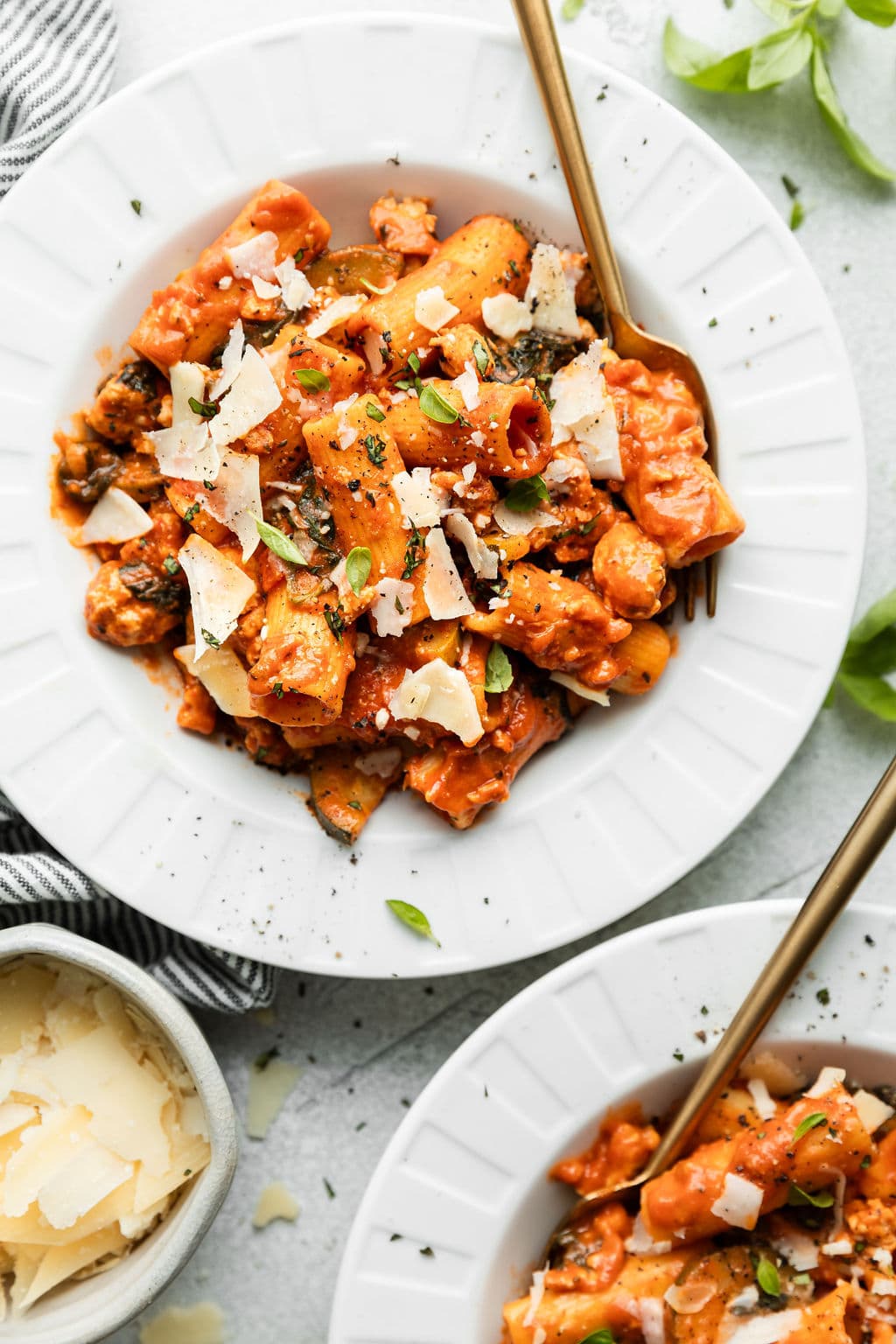 https://therealfooddietitians.com/wp-content/uploads/2023/10/Skillet-Rigatoni-5.jpg